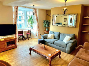 Private Woody Apartment, 2 King Beds, Very Centre Stamford
